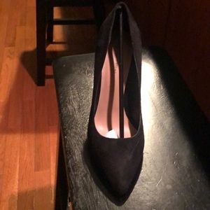 Block heel pointed faux suede pumps